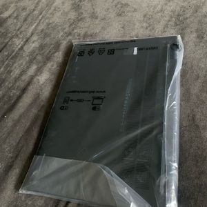 Dell Ispiron 16 never opened, dark green, comes with plugs